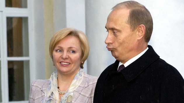 Hình ảnh ông Putin và vợ khi còn sát cánh bên nhau (8)