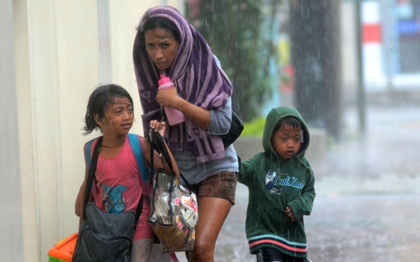 Cận cảnh siêu bão Haiyan tàn phá Philippines (5)