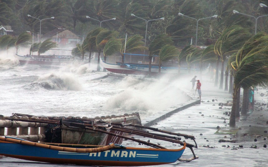 Cận cảnh siêu bão Haiyan tàn phá Philippines (1)