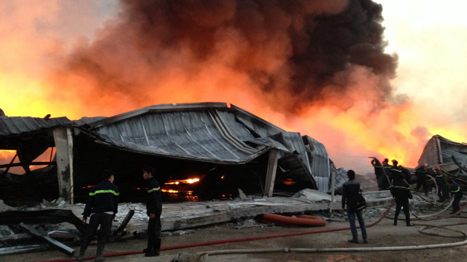 Cháy lớn ở nhà máy Diana Bắc Ninh, thiệt hại ước tính trên 20 triệu USD (3)