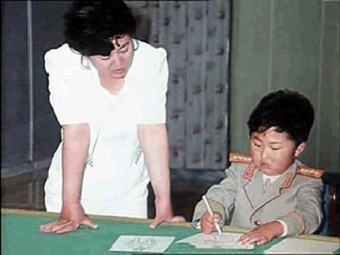 Hình ảnh cuộc đời "thay đổi chóng mặt" của Kim Jong-un
