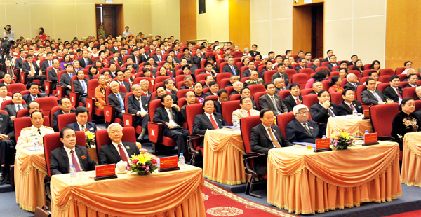 
Tổng Bí thư Nguyễn Phú Trọng, đại biểu các ban, bộ, ngành Trung ương cùng 345 đại biểu chính thức dự Đại hội Đại hội đại biểu Đảng bộ tỉnh lần thứ XVI, nhiệm kỳ 2015-2020.
