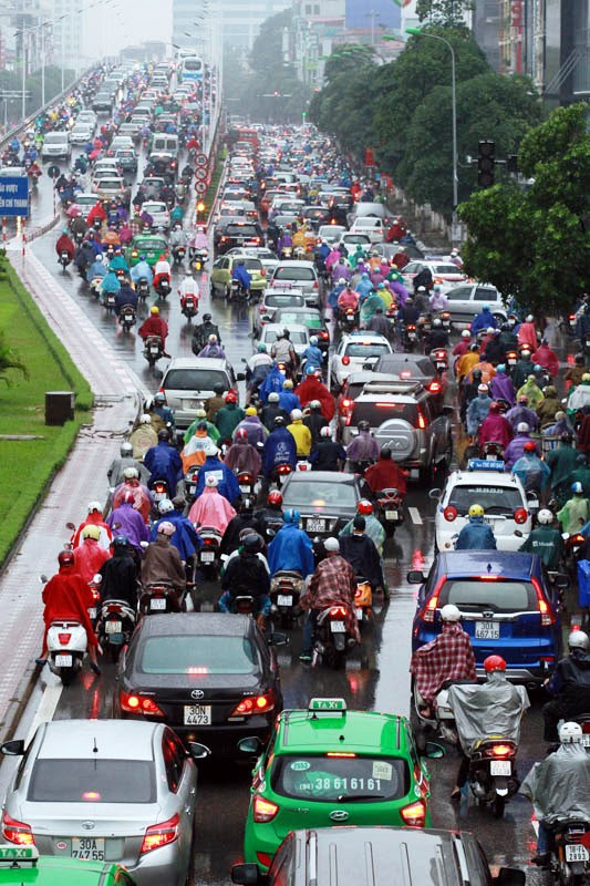 
Phương tiện cá nhân đang tăng nhanh tại 2 TP lớn nhất nước Hà Nội và TP.HCM (Ảnh minh họa: Nguyễn Trí).
