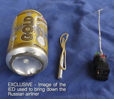 Các vật liệu mà IS tuyên bố dùng để chế tạo quả bom cài trên máy bay Nga. Ảnh Reuters