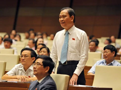 
Bộ trưởng Bộ Nội vụ Nguyễn Thái Bình trả lời chất vấn trước Quốc hội ngày 17/11/2015 (Ảnh: Hoàng Long).
