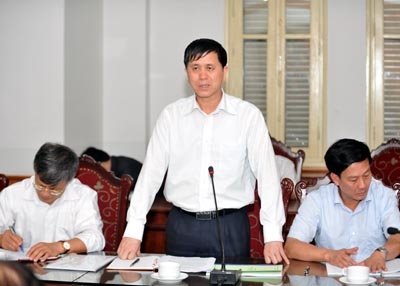 Chủ tịch UBND tỉnh Sơn La Cầm Ngọc Minh (người đứng) khẳng định không có tượng đài 1.400 tỷ đồng