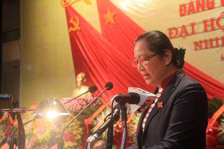 Đồng chí Lò Mai Trinh - Ủy viên Trung ương Đảng, Bí thư Tỉnh ủy khóa XII đã trình bày phương án nhân sự Ban Chấp hành Đảng bộ tỉnh khóa XIII, nhiệm kỳ 2015 - 2020