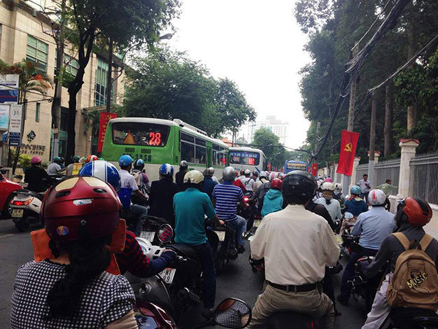 Giao thông qua đường Nguyễn Thị Minh Khai bị ùn ứ - Ảnh: Đại Việt