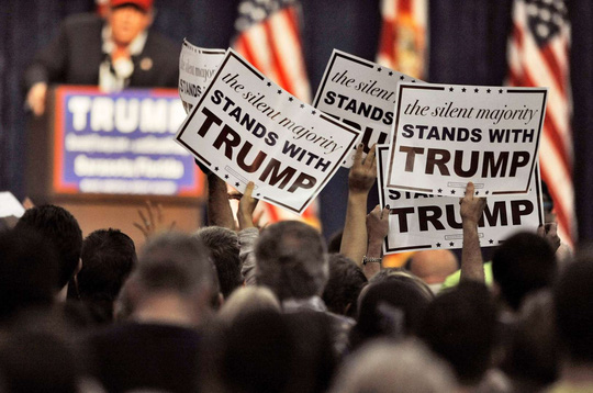 Ông Trump phát biểu trước những người ủng hộ ở TP Sarasota, bang Florida ngày 28-11. Ảnh: AP