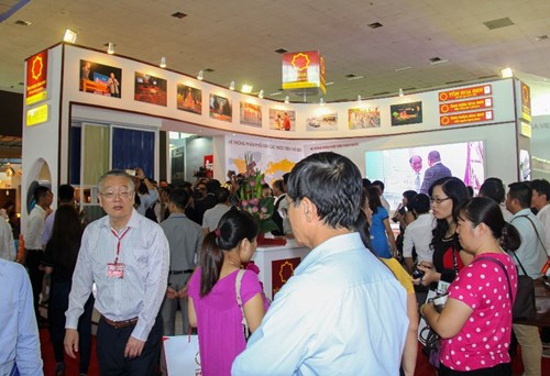 
Ống kẽm Hoa Sen là sản phẩm chủ đạo Tập đoàn Hoa Sen giới thiệu tại Triển lãm Quốc tế Vietbuild Hà Nội 2015.
