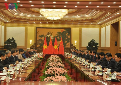 Chủ tịch Quốc hội Nguyễn Sinh Hùng hội đàm với Uỷ viên trưởng Uỷ ban thường vụ Đại hội đại biểu nhân dân toàn quốc Trung Quốc Trương Đức Giang