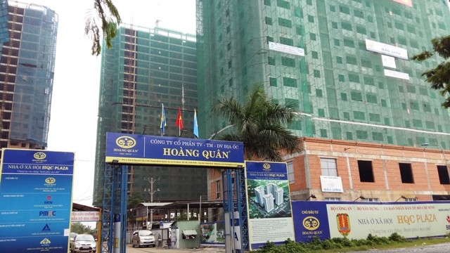 
Hưởng lợi từ trục đường Nguyễn Văn Linh kéo dài từ quận 7 đến huyện Bình Chánh, dự án nhà ở xã hội của công ty Hoàng Quân đang được xây dựng hoàn thiện.
