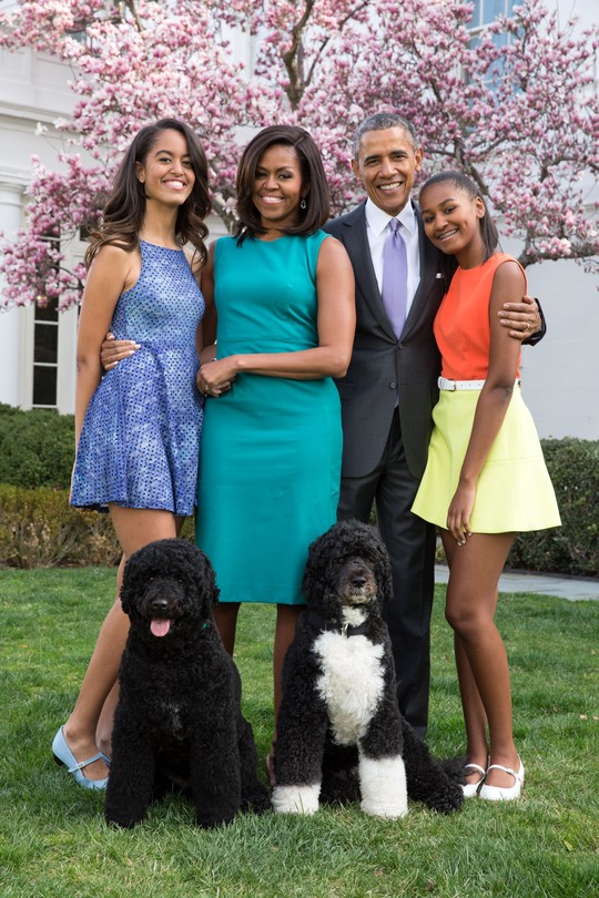 Gia đình hạnh phúc của Tổng thống Obama. Ảnh: More