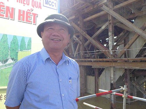 Bộ trưởng Đinh La Thăng khảo sát dự án Cải tạo, nâng cấp mở rộng Quốc lộ 1 đoạn đi qua tỉnh Thanh HóaẢnh: BẢO TRÂN