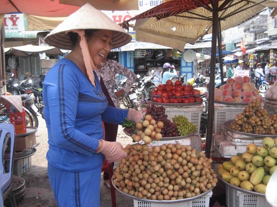 Tại chợ thị xã Vĩnh Châu, nhãn xuồng có giá 45.000 đồng/kg