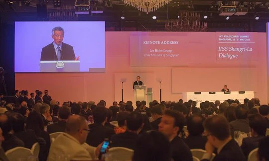 Thủ tướng Lý Hiển Long phát biểu khai mạc Đối thoại Shangri-La 2015. Ảnh: THANH TUẤN