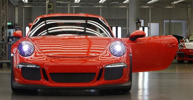Chiếc Porsche 911 là một trong những siêu xe nổi tiếng nhất thế giới. Tại sao lại là “911”?