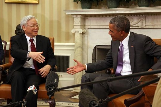 Tổng Bí thư Nguyễn Phú Trọng bắt tay Tổng thống Barack Obama - Ảnh: UPI