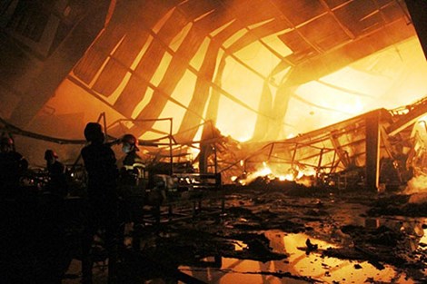  Hình ảnh ghi nhận tại hiện trường vụ cháy Công ty TNHH Yupoong Việt Nam.