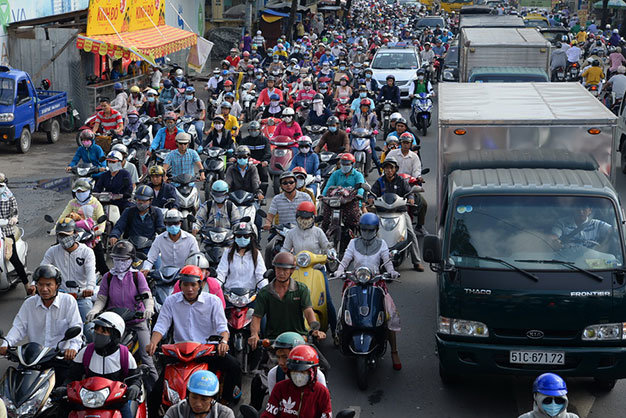 Xe cộ thường xuyên kẹt cứng tại giao lộ Hoàng Minh Giám - Phổ Quang - Đào Duy - Ảnh: Hữu Khoa