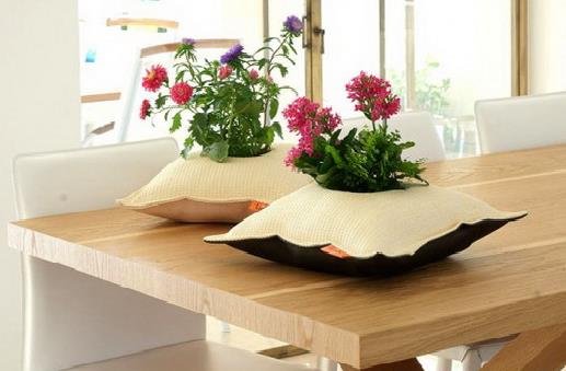 Những chiếc gối trồng cây này được làm từ một loại vải không thấm nước chất lượng cao giúp bạn có thêm một lựa chọn cho chiếc chậu cây trang trí cho ngôi nhà thân yêu của mình.
