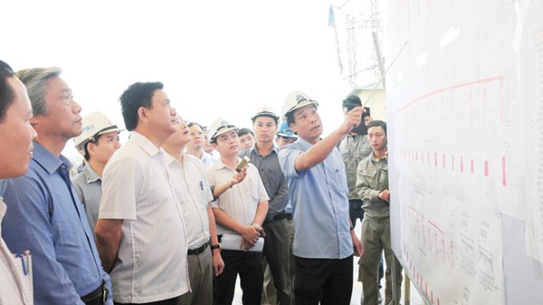 Tổng GĐ Cienco 1 Cấn Hồng Lai báo cáo lãnh đạo Bộ GTVT tiến độ dự án cầu Nguyệt Viên (Thanh Hóa).
