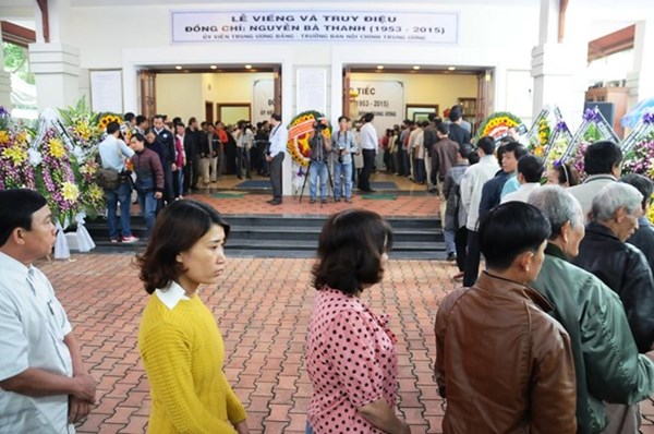 Người dân đến viếng ông Nguyễn Bá Thanh