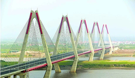 
Đầu năm 2015, Thành phố Hà Nội đã khánh thành cầu Nhật Tân, cây cầu thứ sáu vượt sông Hồng của Hà Nội và đây cũng là cây cầu hiện đại nhất tính tới thời điểm này.
