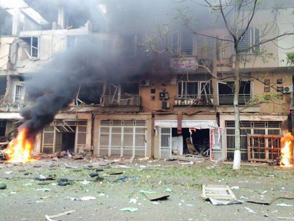 Vụ nổ bất ngờ xảy ra vào khoảng 15h30 tại khu nhà thấp tầng trong Khu đô thị Văn Phú (Hà Đông, Hà Nội).