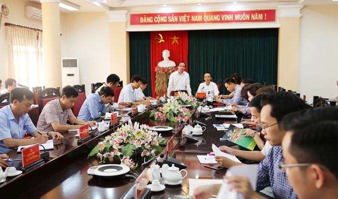 Bí thư Tỉnh ủy Tuyên Quang Chẩu Văn Lâm chủ trì buổi làm việc.