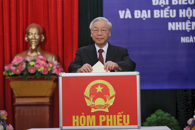 Tổng bí thư Nguyễn Phú Trọng bỏ phiếu. Ảnh: Lê Anh Dũng