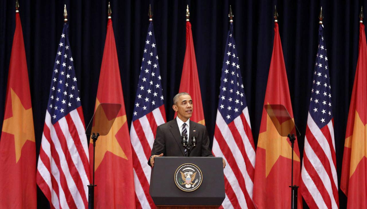 
Tổng thống Mỹ Barack Obama phát biểu trước người dân Việt Nam tại Trung tâm Hội nghị Quốc gia ở thủ đô Hà Nội hôm 24/5/2016. (Ảnh: AP)
