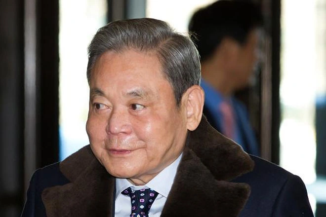 <b></div><div></div></div><p> </p>Tập đoàn Samsung, Hàn Quốc</b><p>Trong cuộc chiến “huynh đệ tương tàn” được xem là lớn nhất từ trước đến nay về mức độ tài sản liên quan, Chủ tịch Samsung Lee Kun-hee (ảnh) bị kiện bởi người em trai và em gái vào năm 2012. Hai người em của ông Lee muốn được nắm giữ cổ phần nhiều hơn trong Samsung, tập đoàn lớn nhất của Hàn Quốc.</p><p>Hai người em cho rằng ông Lee không để cho họ được nhận đầy đủ tài sản thừa kế vào năm 1987 bằng cách che dấu một phần tài sản mà người cha để lại. Ông Lee phủ nhận cáo buộc này. Cuối cùng, vào năm 2014, người em trai của ông Lee thua kiện.
