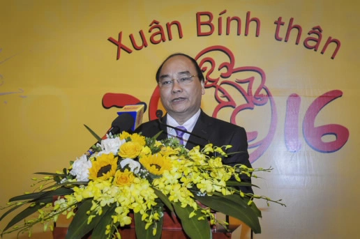 
Phó Thủ tướng Nguyễn Xuân Phúc thăm và chúc Tết ngành ngân hàng

