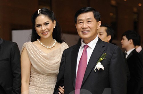 
Vợ chồng ông Johnathan Hạnh Nguyễn và bà Lê Hồng Thủy Tiên.
