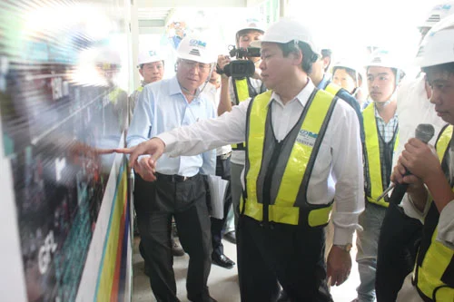 Phó Thủ tướng Vương Đình Huệ đi thị sát tuyến Metro trong chuyến làm việc với TP. Hồ Chí Minh