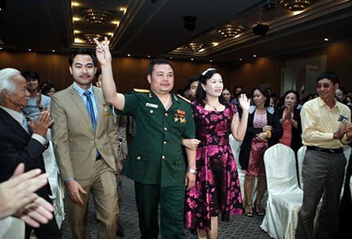 Lê Xuân Giang luôn xuất hiện trong trang phục Đại tá Quân đội khi tham dự các sự kiện. Ảnh: CAND.