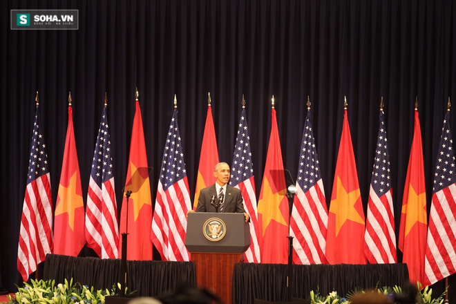 
Tổng thống Obama phát biểu tại Trung tâm Hội nghị Quốc gia. (Ảnh: Đức Huy)
