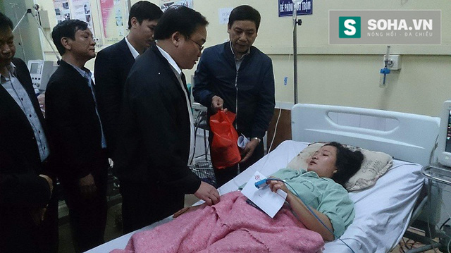 Bí thư Thành ủy Hà Nội Hoàng Trung Hải vào bệnh viện Hà Đông thăm nạn nhân vụ nổ .