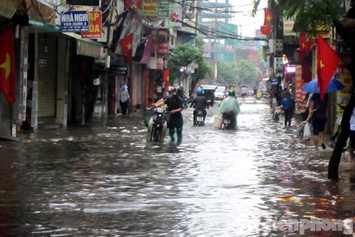 
Đường Triều Khúc chìm trong nước.
