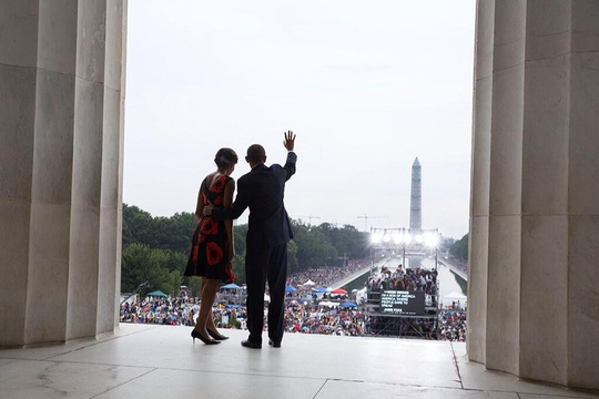 Tháng 8-2013. vợ chồng ông Obama xuất hiện tại lễ kỷ niệm 50 năm Cuộc diễu hành vì việc làm và tự do