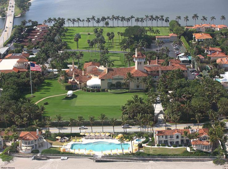 
Đây là một trong nhiều tòa lâu đài khác của ông Trump tại biển Palm Florida. Ảnh: TTB
