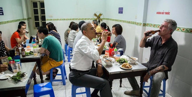  Tổng thống Obama trong bữa tối bình dân với bún chả và bia Hà Nội 