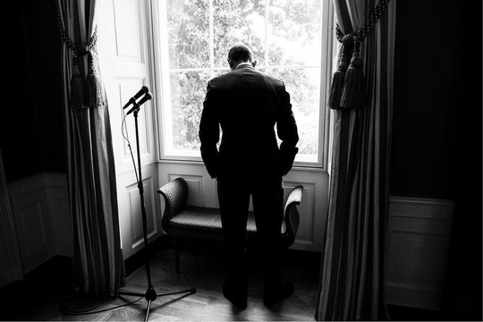 Tổng thống Mỹ trầm ngâm trước một bài phát biểu trước công chúng tháng 5-2016.