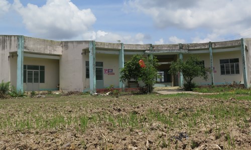 Nhà văn hóa xã nông thôn mới Vĩnh Phú Tây (Bạc Liêu) bị bỏ hoang.