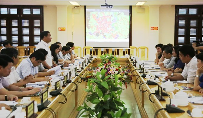 Bí thư Tỉnh ủy Hà Tĩnh Lê Đình Sơn chủ trì buổi làm việc tại trụ sở UBND tỉnh