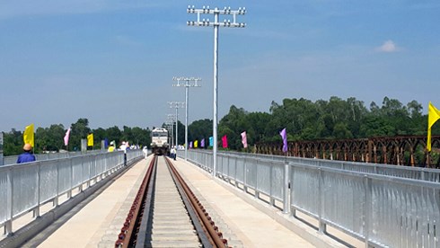 Cầu đường sắt Sông Bồ mới được khánh thành trong dự án 44 cầu đường sắt trên tuyến Hà Nội - TP HCM.