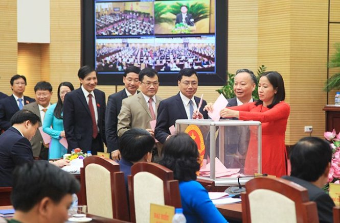 
Các đại biểu HĐND thành phố Hà Nội bỏ phiếu bầu lãnh đạo HĐND, UBND thành phố nhiệm kỳ 2016-2021 - Ảnh: XUÂN LONG
