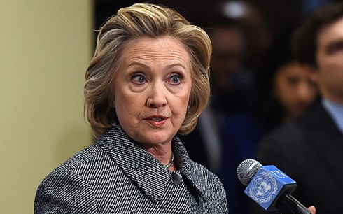 Bà Hillary Clinton vẫn đang phải hứng chịu nhiều chỉ trích xoay xung quanh vụ việc sử dụng hòm thư điện tử cá nhân để giải quyết việc công. (ảnh: EPA).