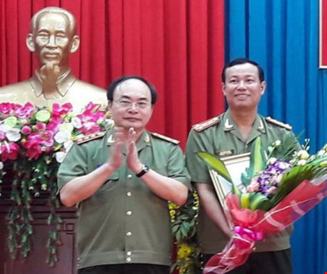 Đại tá Lê Tấn Tới (bìa phải)– tân Giám đốc Công an tỉnh Bạc Liêu